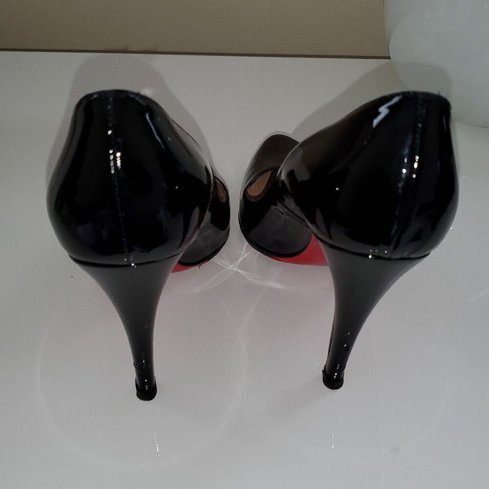 Christian Louboutin Black leather Pumps shoes.